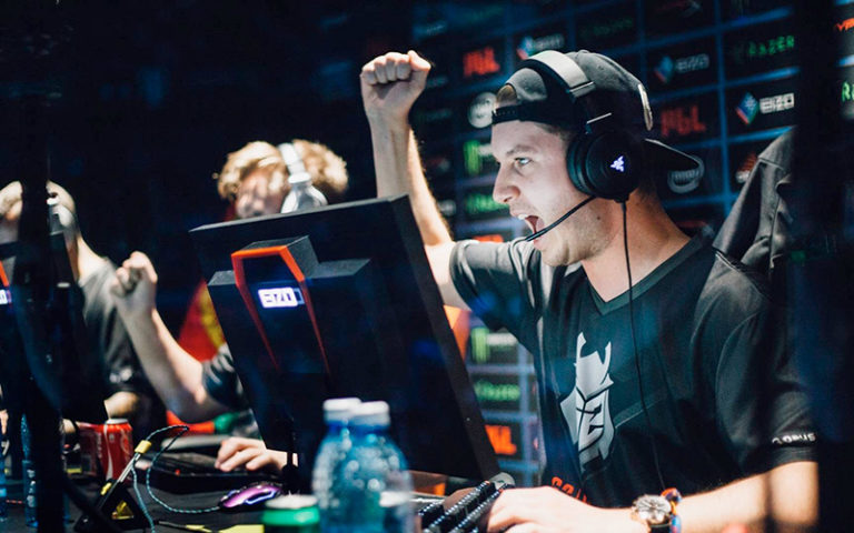 Стоит ли делать ставки на киберспортивные состязания?