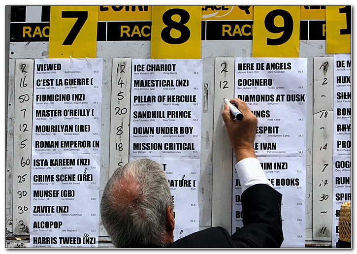 О сложности прогнозирования исхода в БК